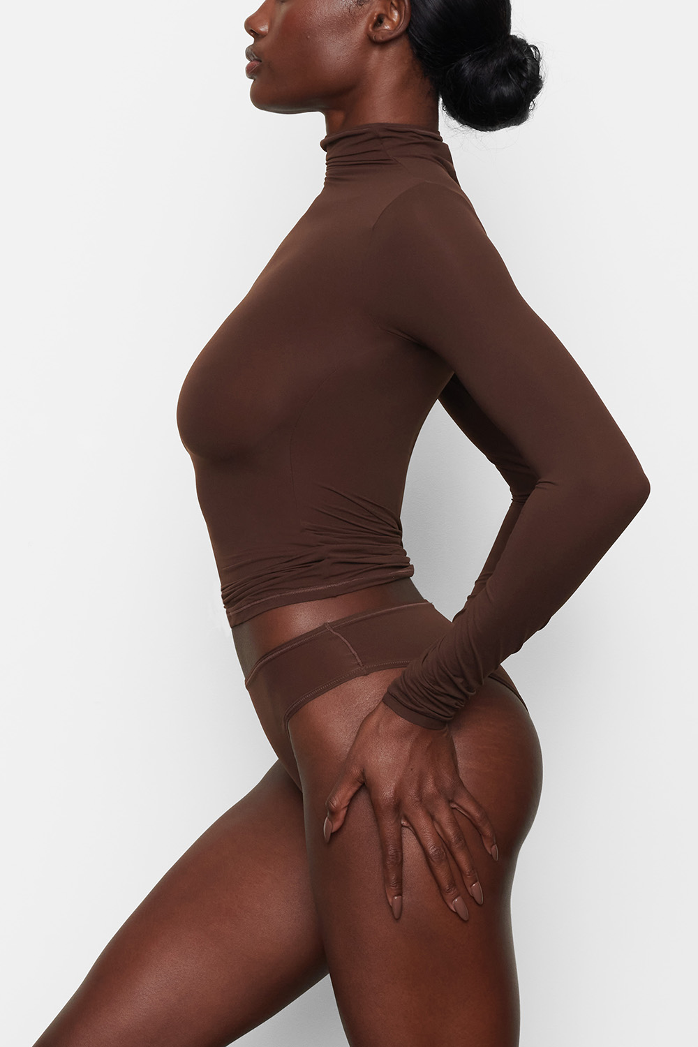 תמונת כל הלוק של TURTLENECK TOP